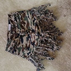 Swank a posh Camo fringe shorts